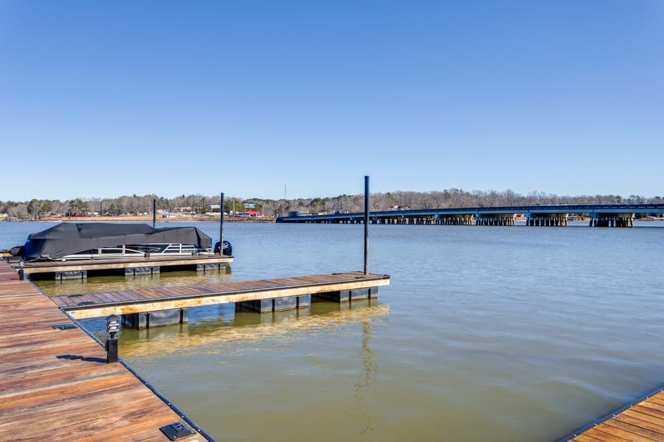 'Lakeside Retreat' w/ Boat Dock in Greenwood! House in Lake Greenwood