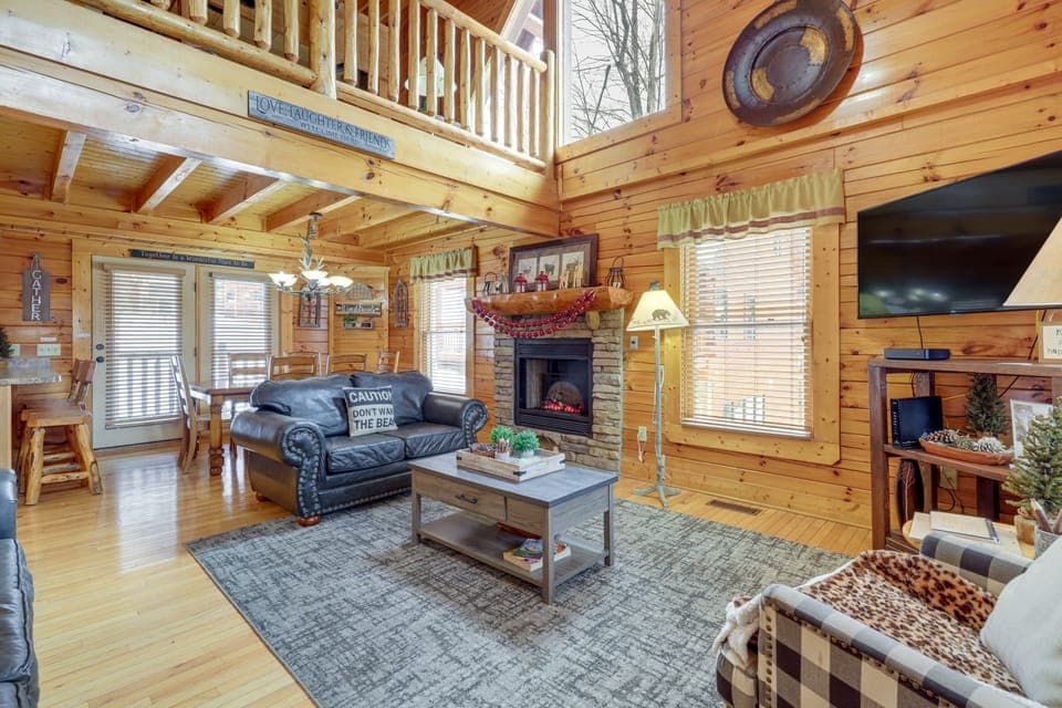 Family Haven w/ Hot Tub! 5 Mi to Dtwn Pigeon Forge House in Pigeon Forge