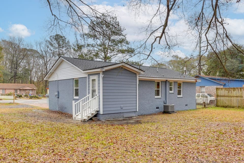 Near Citadel Mall! Extended Getaway 8 Mi to Dtwn House in Stono River