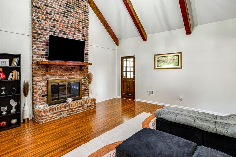 6 Mi to Lake Murray! Pet-Friendly Haven w/ Yard House in Columbia