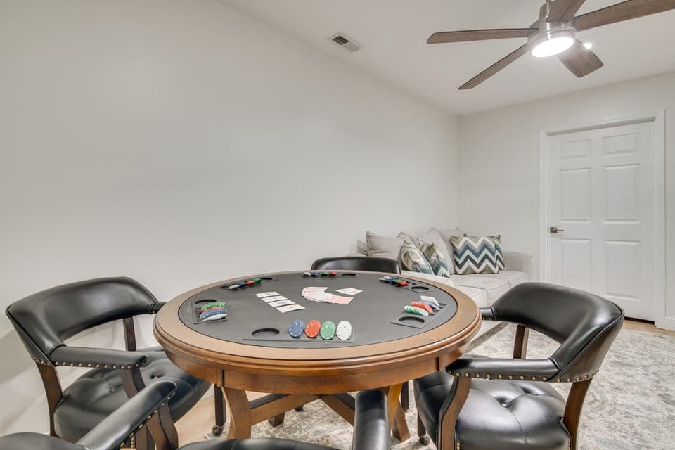 Mtn-View Deck! Modern Retreat Near Jump Off Rock House in Laurel Park