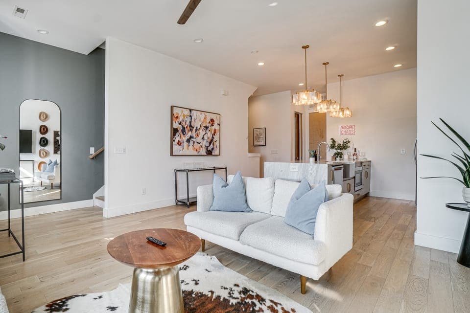 Rooftop Deck! Centrally Located Nashville Townhome Apartment in Nashville