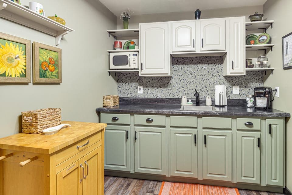 10 Mi to Downtown Clarksville: Studio w/ Patio! Apartment in Tennessee