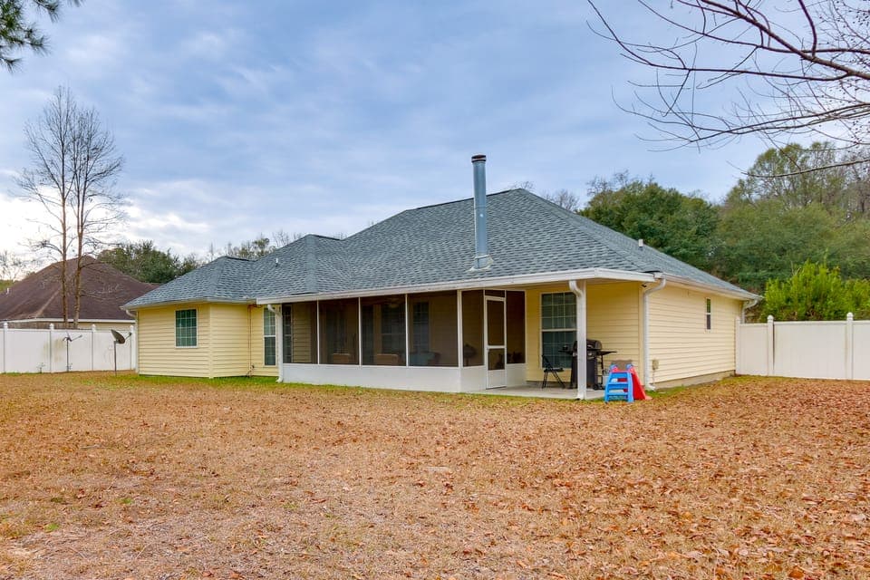 11 Mi to Savannah! Suburban Home w/ Spacious Yard House in Pooler