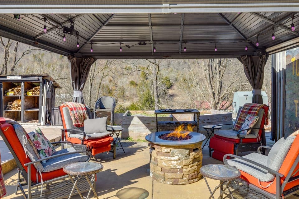 Private Hot Tub, Deck & Mtn Views! Hickman Retreat Apartment in Tennessee