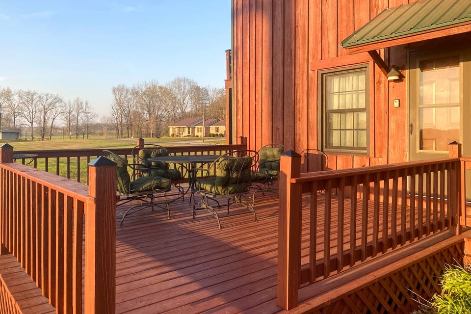 Steps to Shore: Group Getaway on Kentucky Lake! House in Lake Barkley