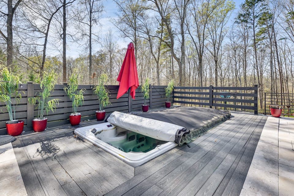 Luxe Extended Stay w/ Swim Spa in Indian Land! House in Pineville