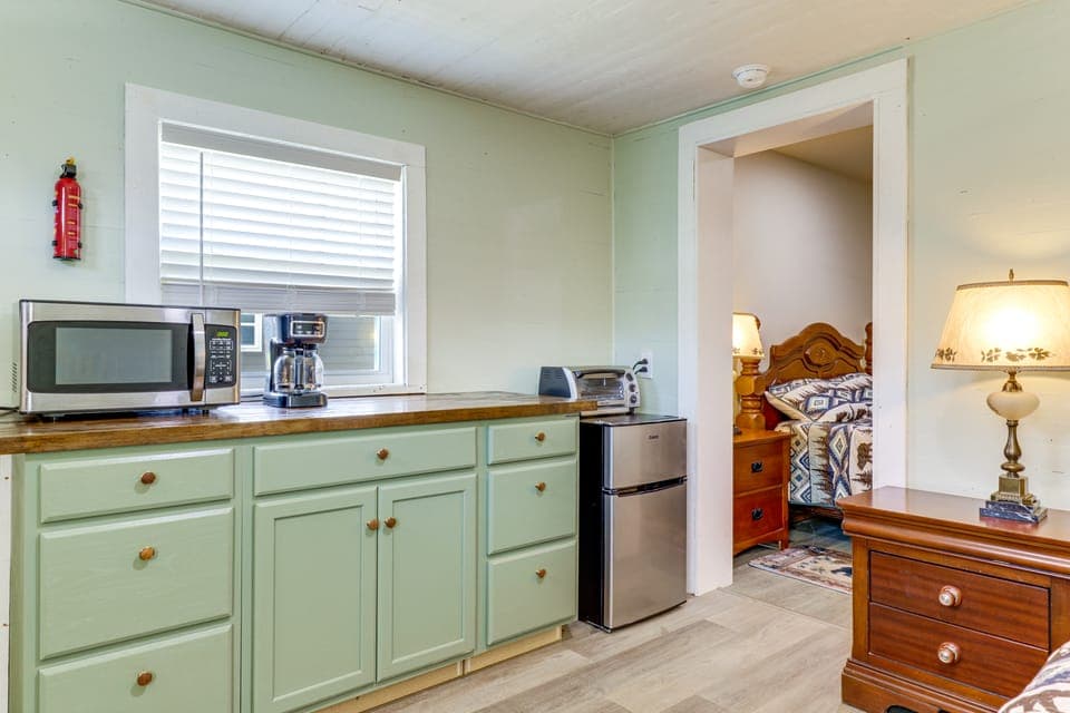 2 Mi to Great Smoky Mtns NP! Cozy Cabin Retreat House in Townsend