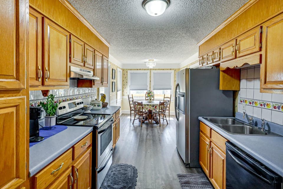 Waterfront Home w/ Views on Bear Creek Reservoir! House in Athens