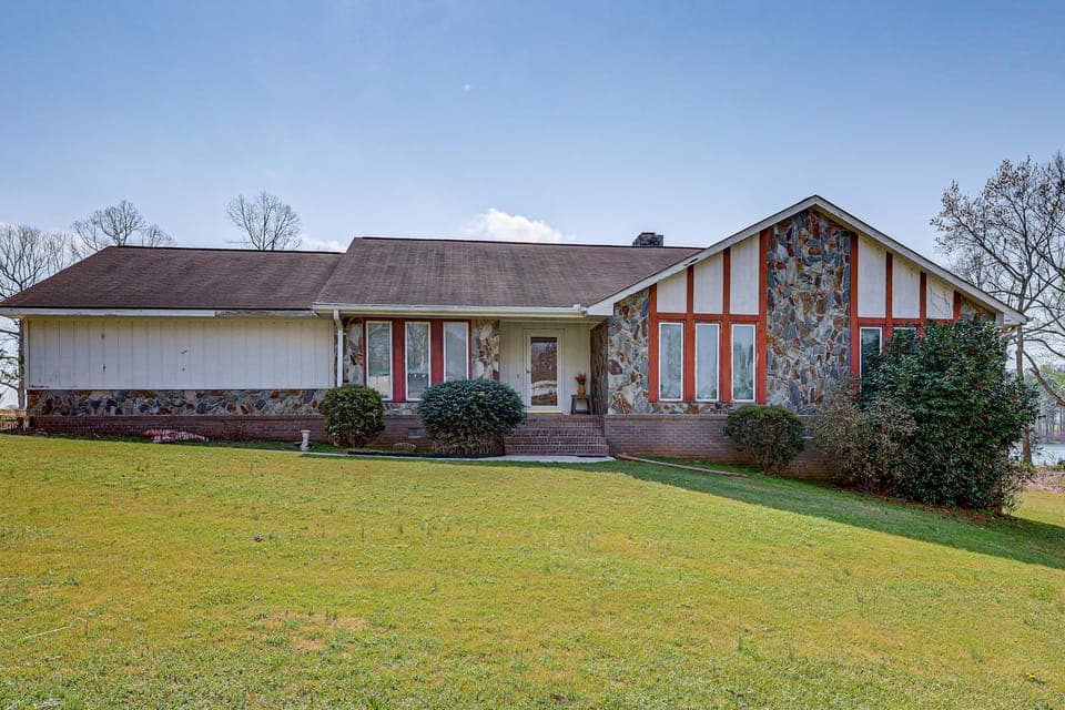 Waterfront Home w/ Views on Bear Creek Reservoir! House in Athens