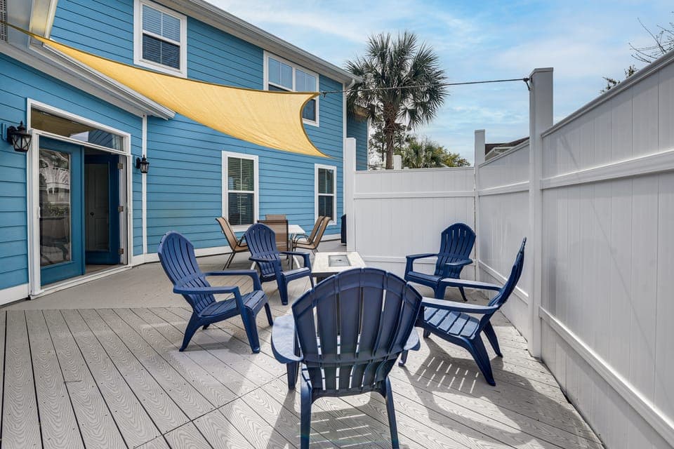 Walk to Beach & Barefoot Landing! Group Getaway House in North Myrtle Beach