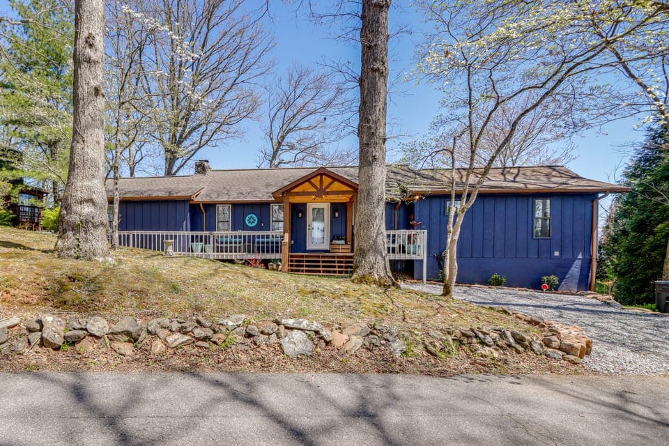 5 Mi to Lake Chatuge! Family Sanctuary w/ Patio House in Union County