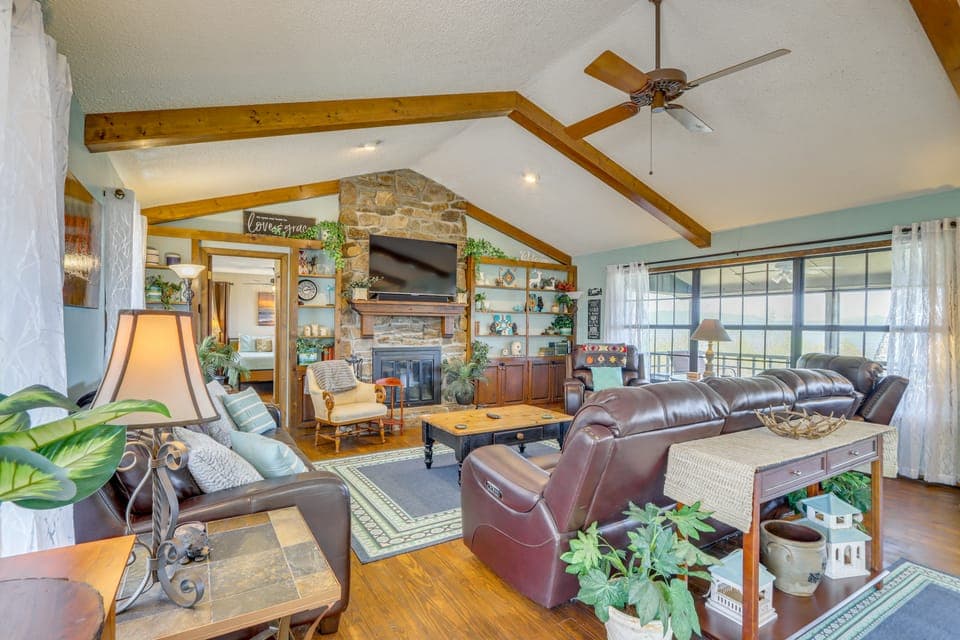 5 Mi to Lake Chatuge! Family Sanctuary w/ Patio House in Union County