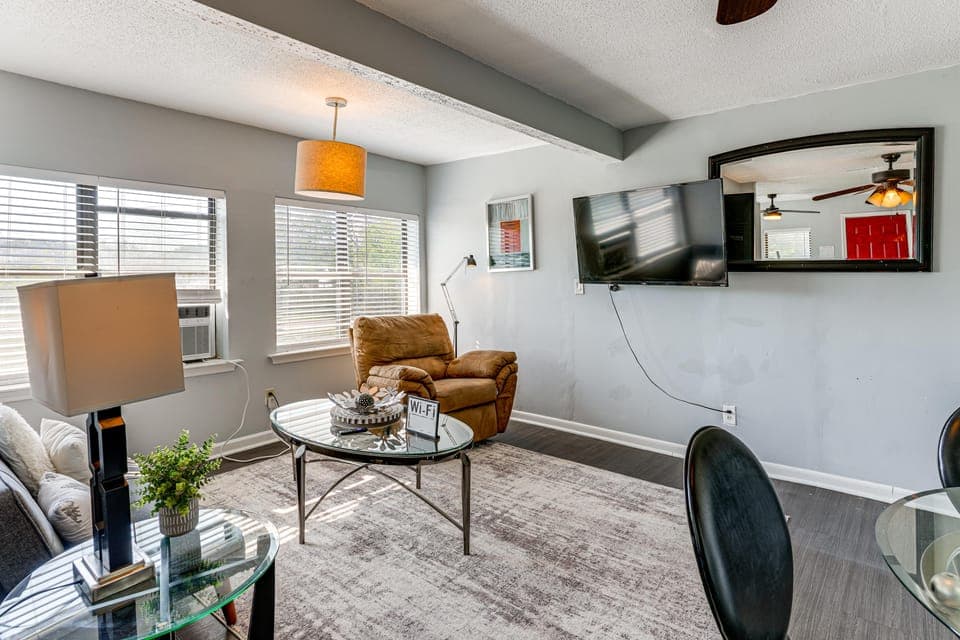 1 Mi to SAU & McKee Foods Campus! Condo w/ Balcony Apartment in Tennessee