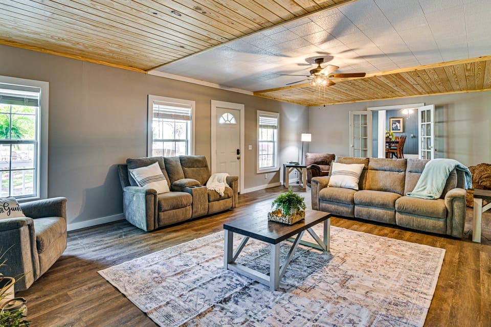 Surrounding Pasture Views! Peaceful Escape in Iuka House in Pickwick Lake