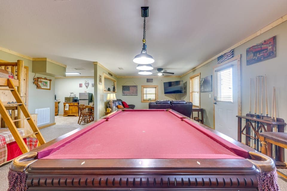 Murphy Mountain Retreat w/ Views & Pool Table House in Tennessee