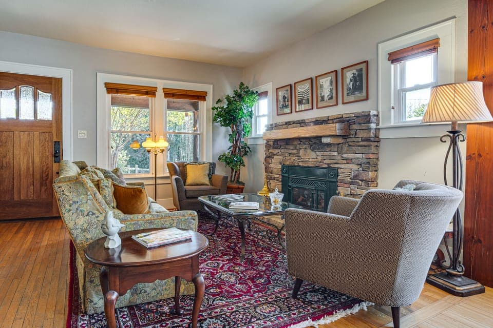 ‘Georgia Belle’ Near Asheville: Mtn Views & Porch House in Weaverville