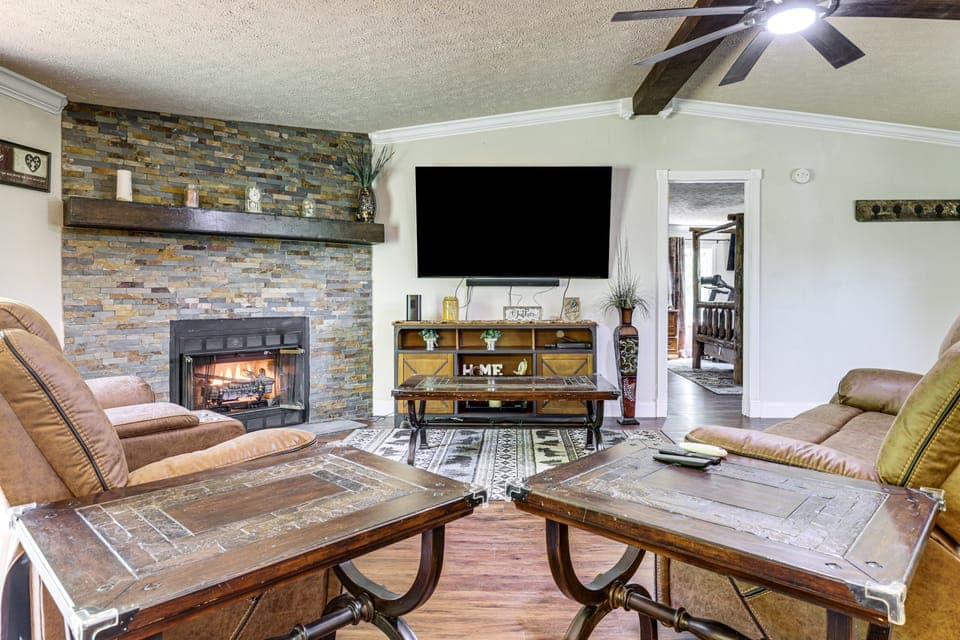 Furnished Deck, Private Yard! Quaint Knoxville Gem House in Knoxville