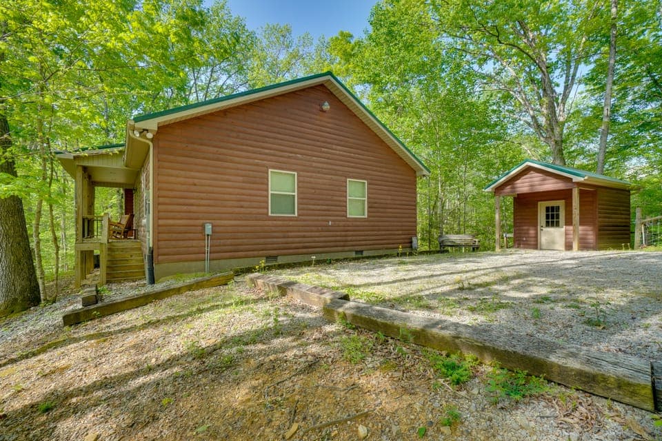 3 Mi to Marina on Dale Hollow Lake! Cabin Getaway House in Tennessee