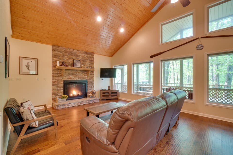 3 Mi to Marina on Dale Hollow Lake! Cabin Getaway House in Tennessee