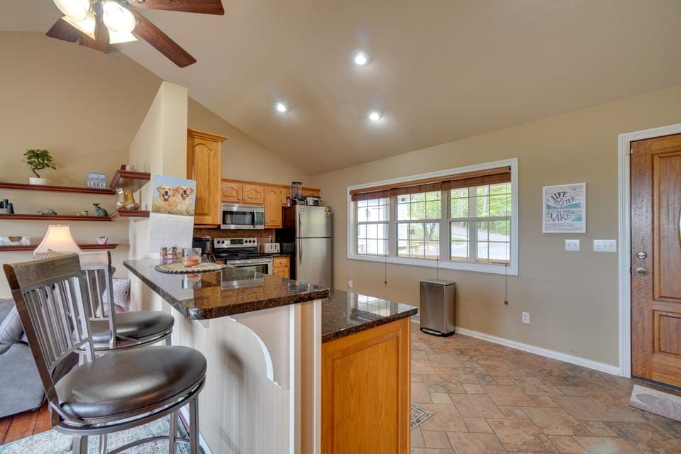 Group Getaway Near Dale Hollow Lake w/ Hot Tub House in Tennessee