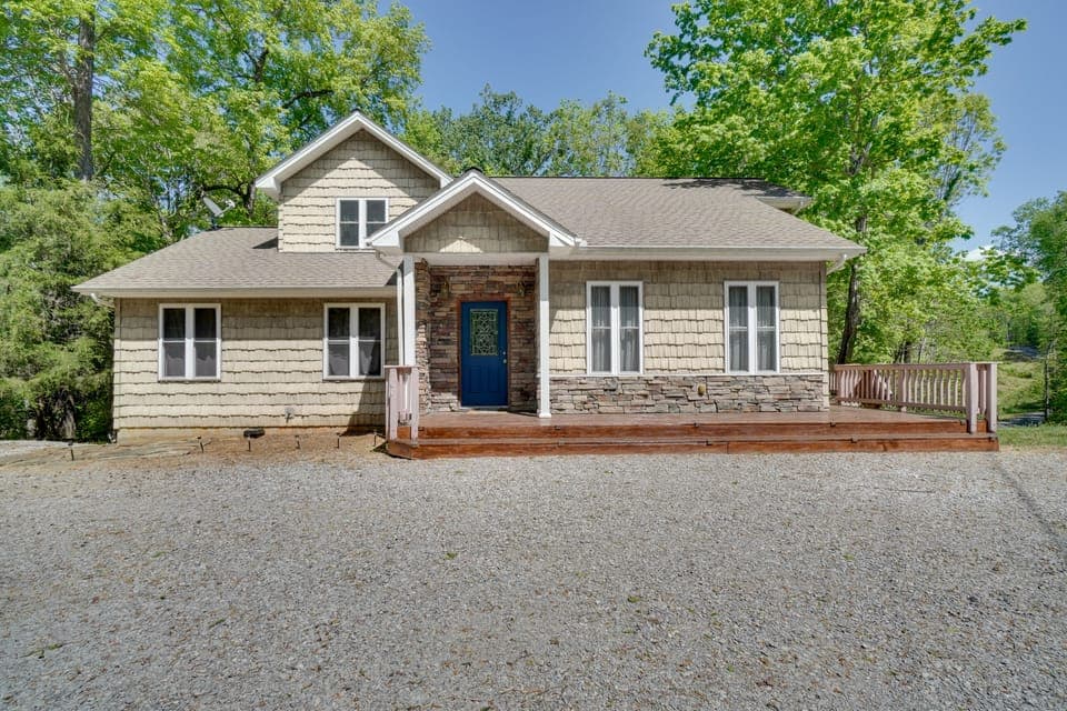 Hot Tub, Grills & Deck! Home Near Dale Hollow Lake House in Tennessee