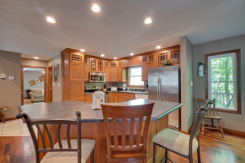Hot Tub, Grills & Deck! Home Near Dale Hollow Lake House in Tennessee