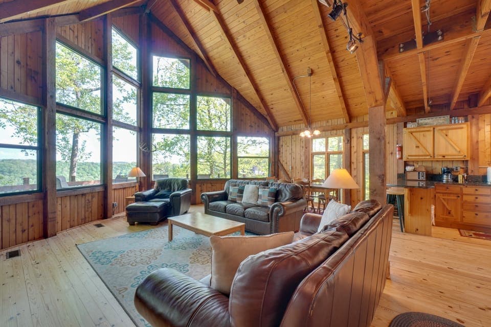 Hot Tub & Games! 'The Retreat' on Dale Hollow Lake House in Tennessee