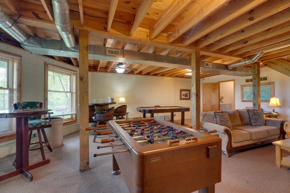 Hot Tub & Games! 'The Retreat' on Dale Hollow Lake House in Tennessee