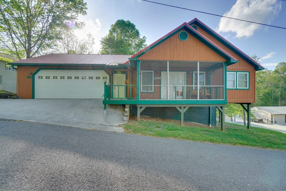 'Sunset Blue' Family-Friendly Home in Byrdstown! House in Tennessee