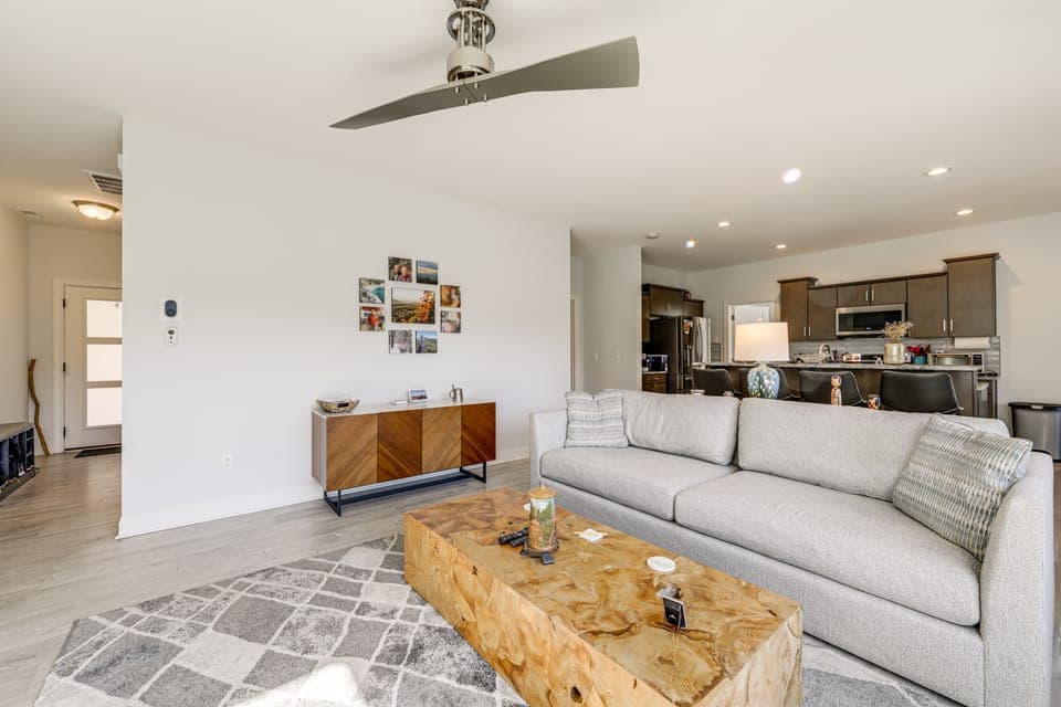 Mtn-View Retreat in Asheville: Great for Groups! House in Asheville