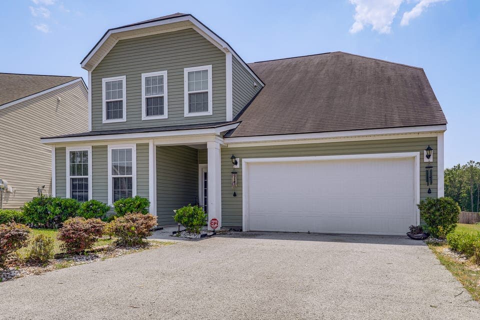 Lakes, Gardens & More! Getaway in Moncks Corner House in South Carolina