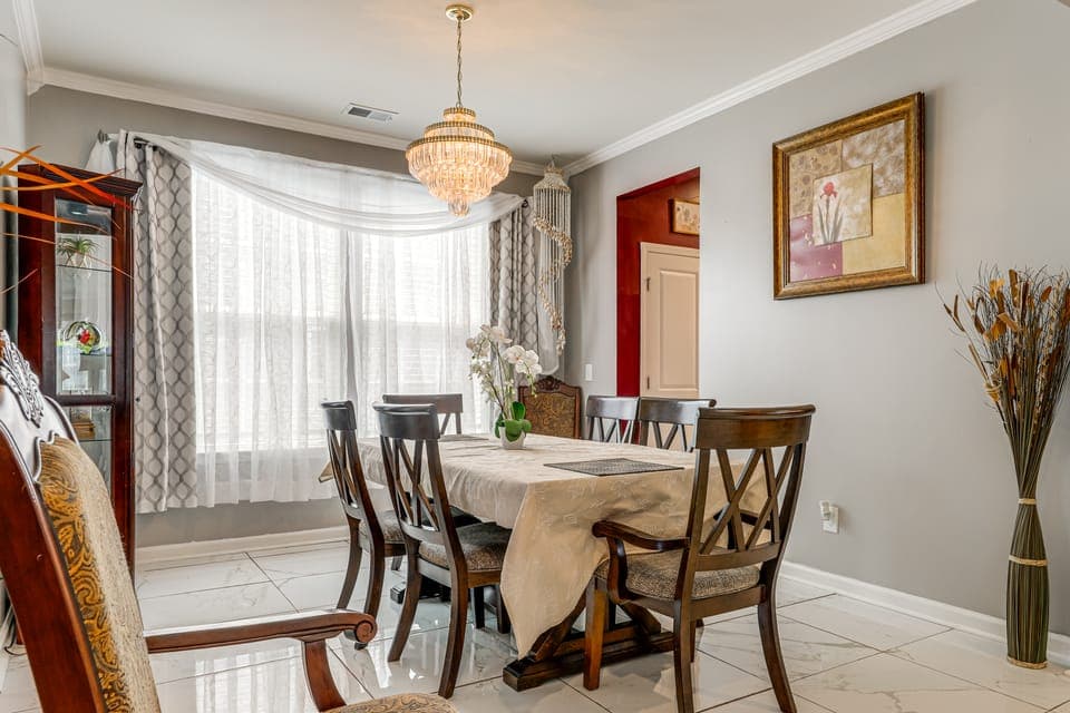 Lakes, Gardens & More! Getaway in Moncks Corner House in South Carolina