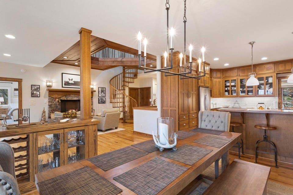 Spacious Dining Room