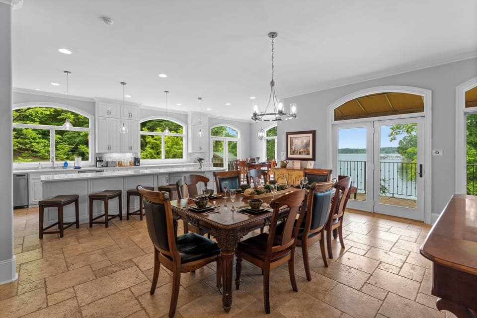 Dinning area with seating for 8.