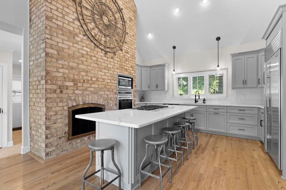 Large fully stocked kitchen with island seating for 4. 