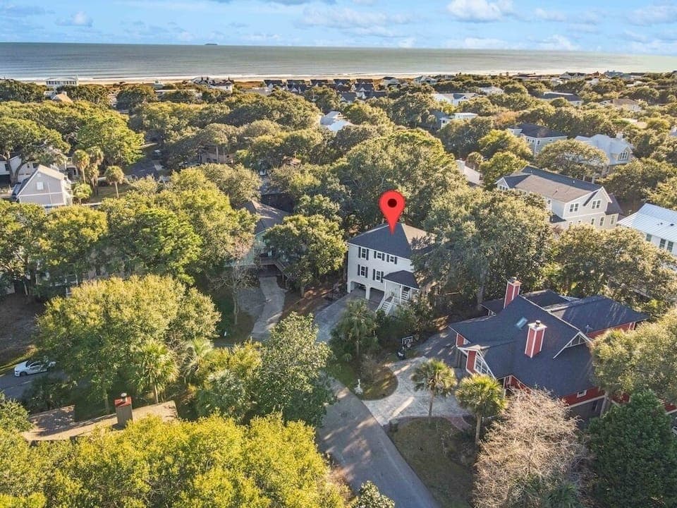 Short 5 minute walk to the beautiful beaches of Isle of Palms