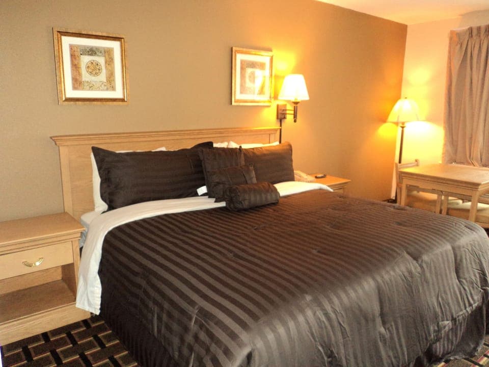 Desk, iron/ironing board, free WiFi, bed sheets