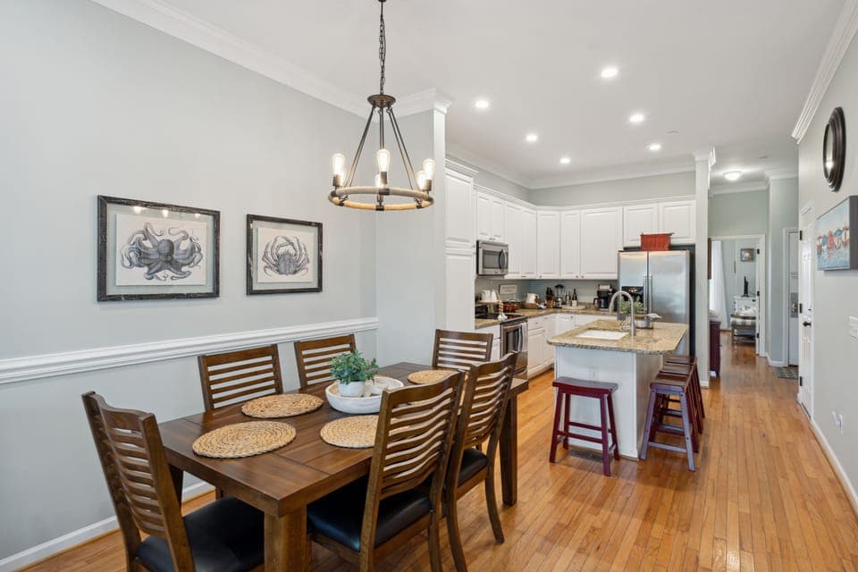 Dining Area & Kitchen