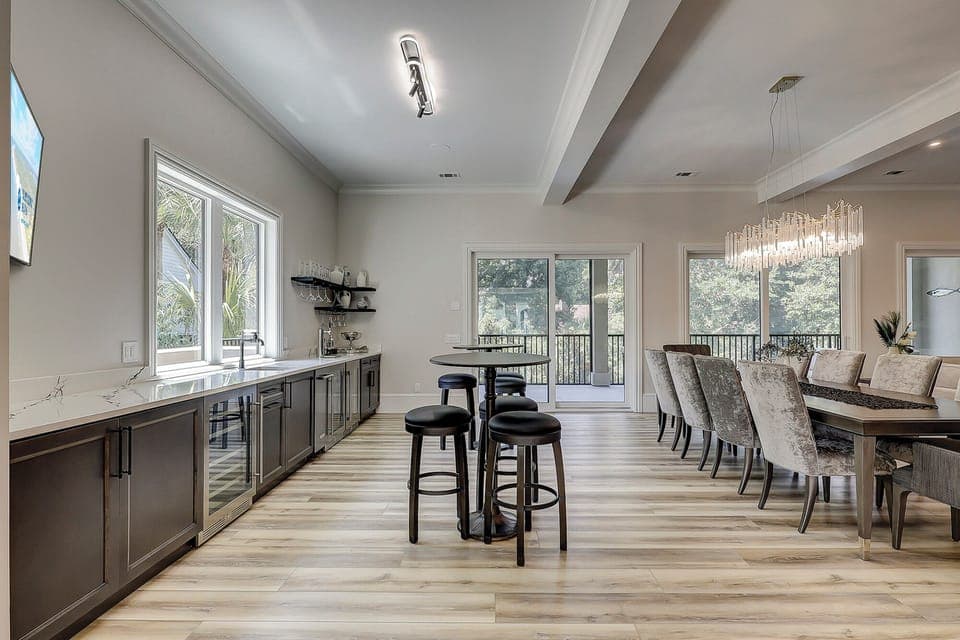 Bar and dining room