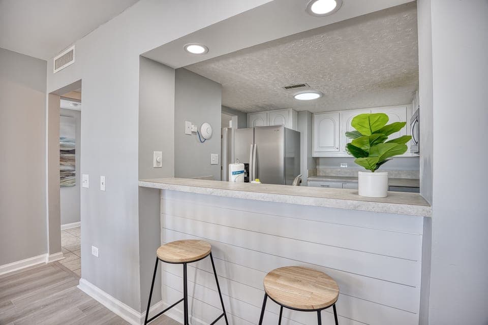 Kitchen Island with Stools 