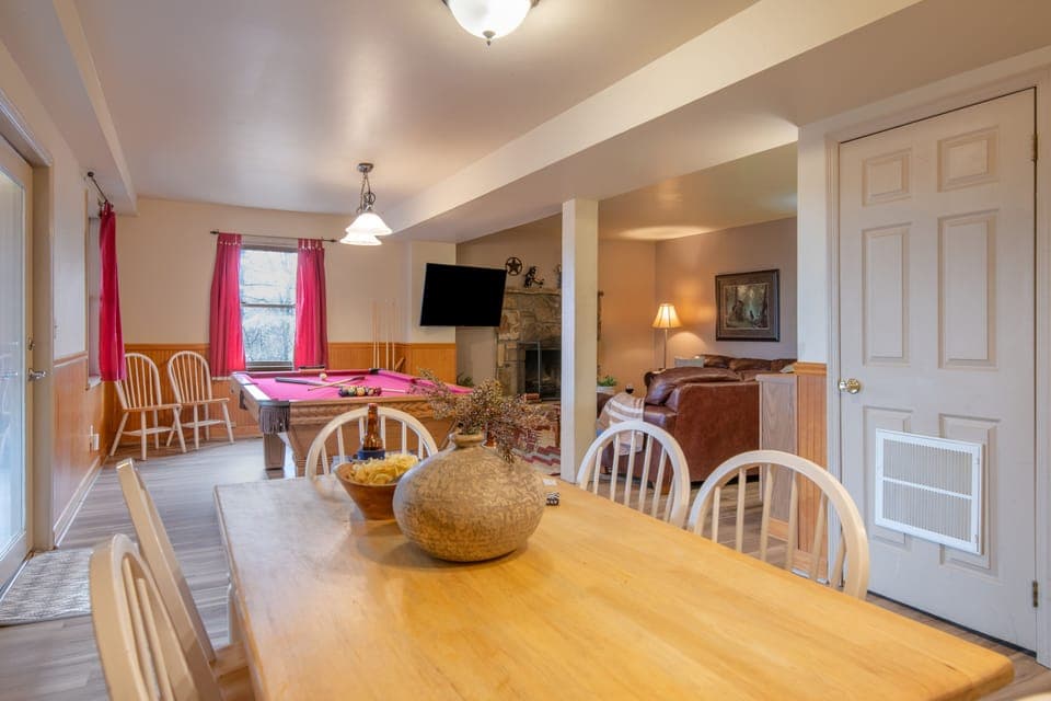 Additional dining space in the second living area.