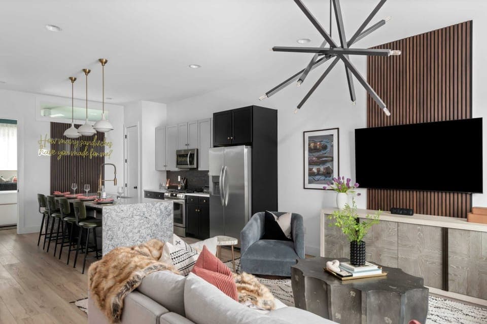 Cozy and Inviting Living Room with Plush Seating
