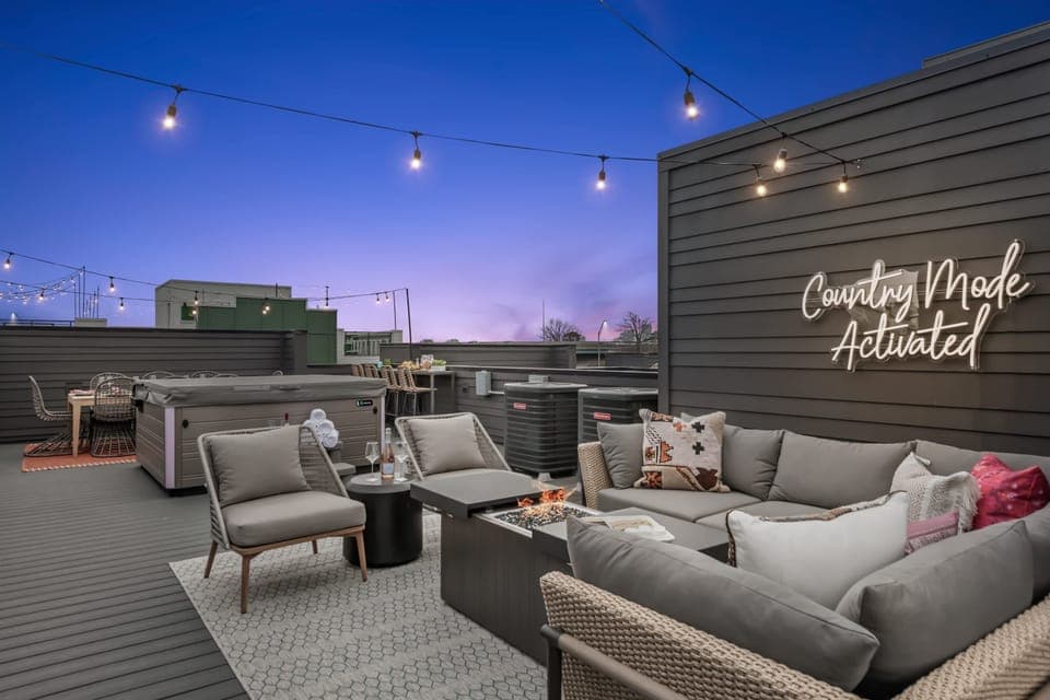 Charming Rooftop Retreat for Relaxing Evenings Under the Stars