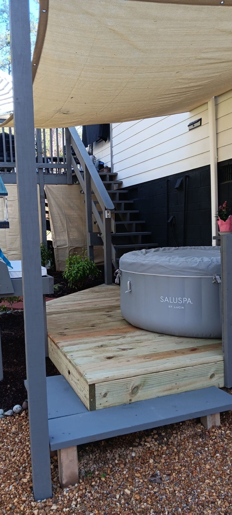 Outdoor spa tub