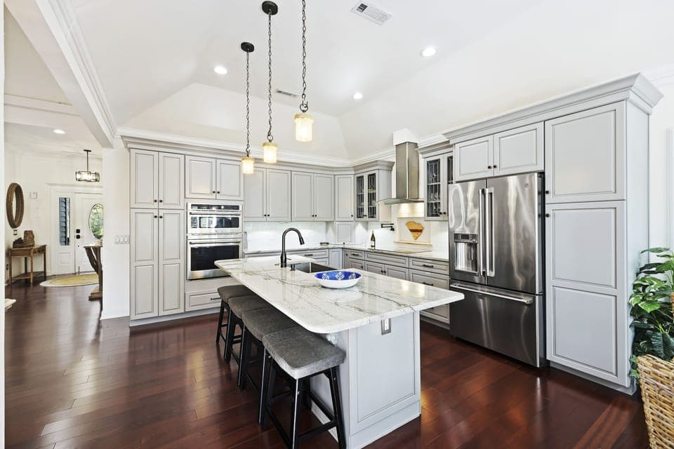 Fully equipped and modern chef's kitchen.