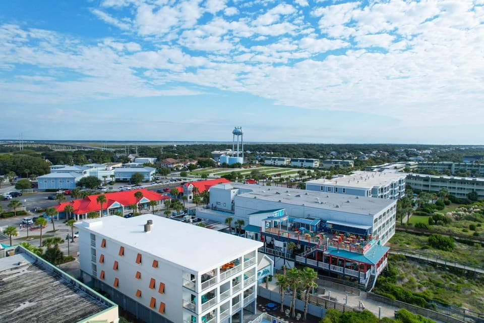 Restaurants & Shops