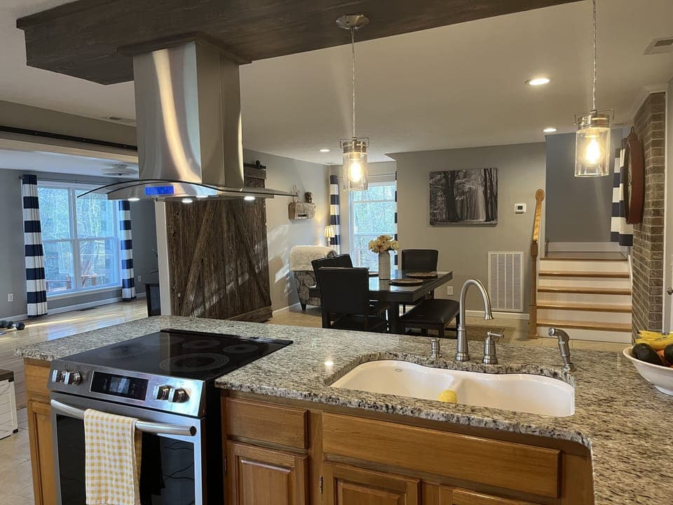 Updated kitchen with NEW appliances and granite!