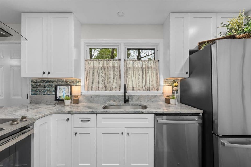 Kitchen with stainless steel appliances 