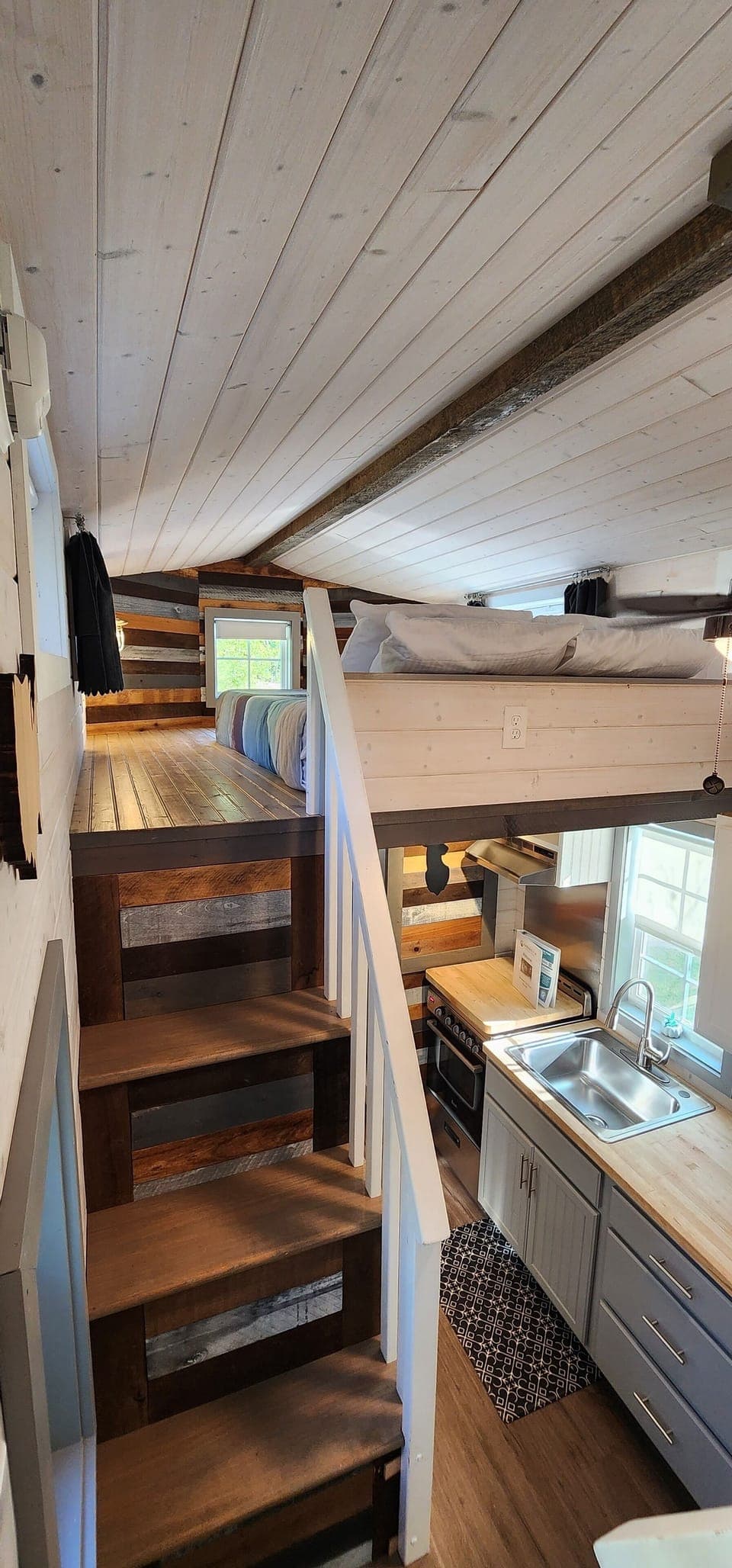 Premier Cabin, Multiple Beds, Kitchen, Resort View | Individually decorated, individually furnished, free WiFi, bed sheets